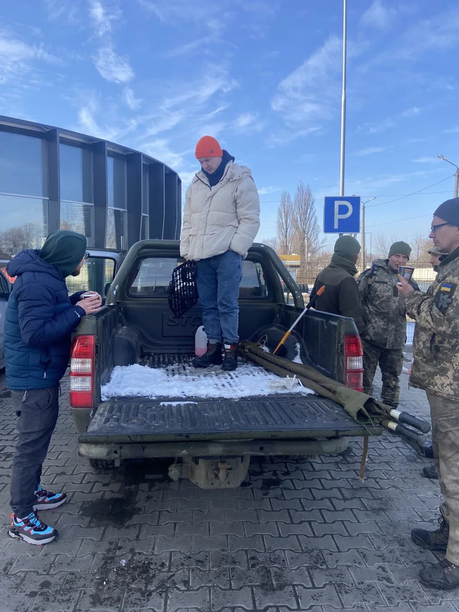 Команда MOLLE на передачі панелей військовим